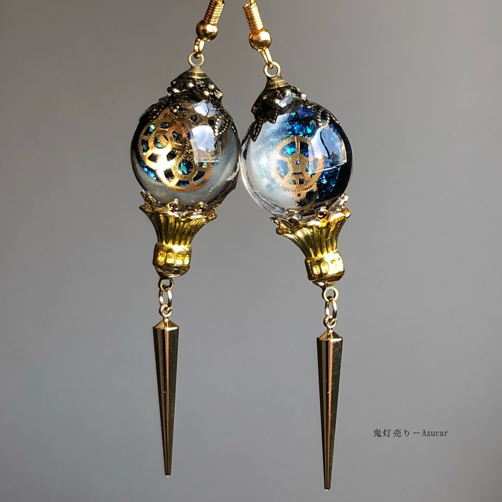 星夜を動かす歯車の蓄光上弦の月と三日月ランタン スチームパンクのミニオルゴナイトピアス イヤリング★ 球体宇宙レジン メンズアクセサリーにも★