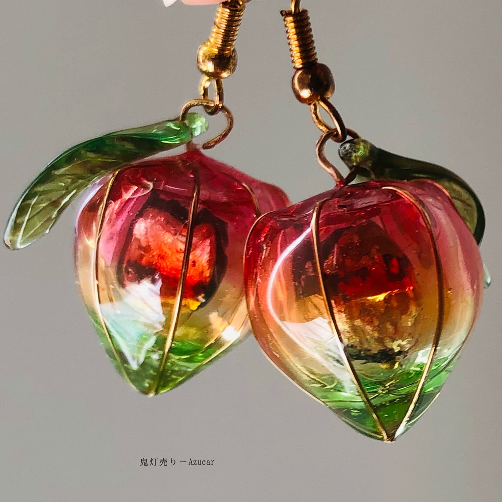紅オレンジ黄緑の鬼灯 蓄光ホタルガラス入り、和風ピアス イヤリング 和装小物や普段使いにも★ ワイヤー使用したディップアート調レジンほおずき☆