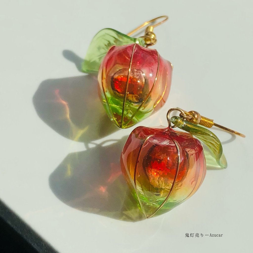 紅オレンジ黄緑の鬼灯 蓄光ホタルガラス入り、和風ピアス イヤリング 和装小物や普段使いにも★ ワイヤー使用したディップアート調レジンほおずき☆