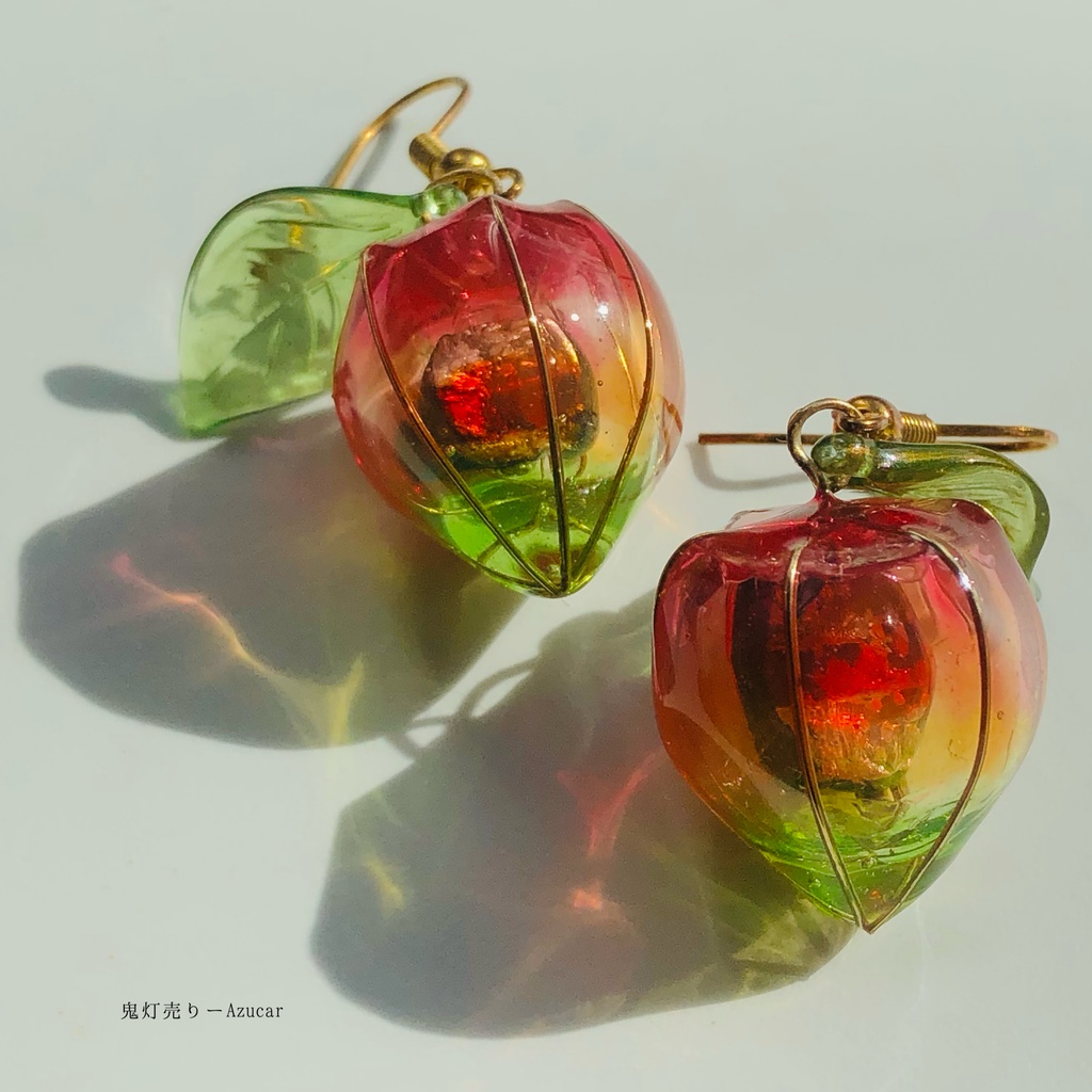 紅オレンジ黄緑の鬼灯 蓄光ホタルガラス入り、和風ピアス イヤリング 和装小物や普段使いにも★ ワイヤー使用したディップアート調レジンほおずき☆