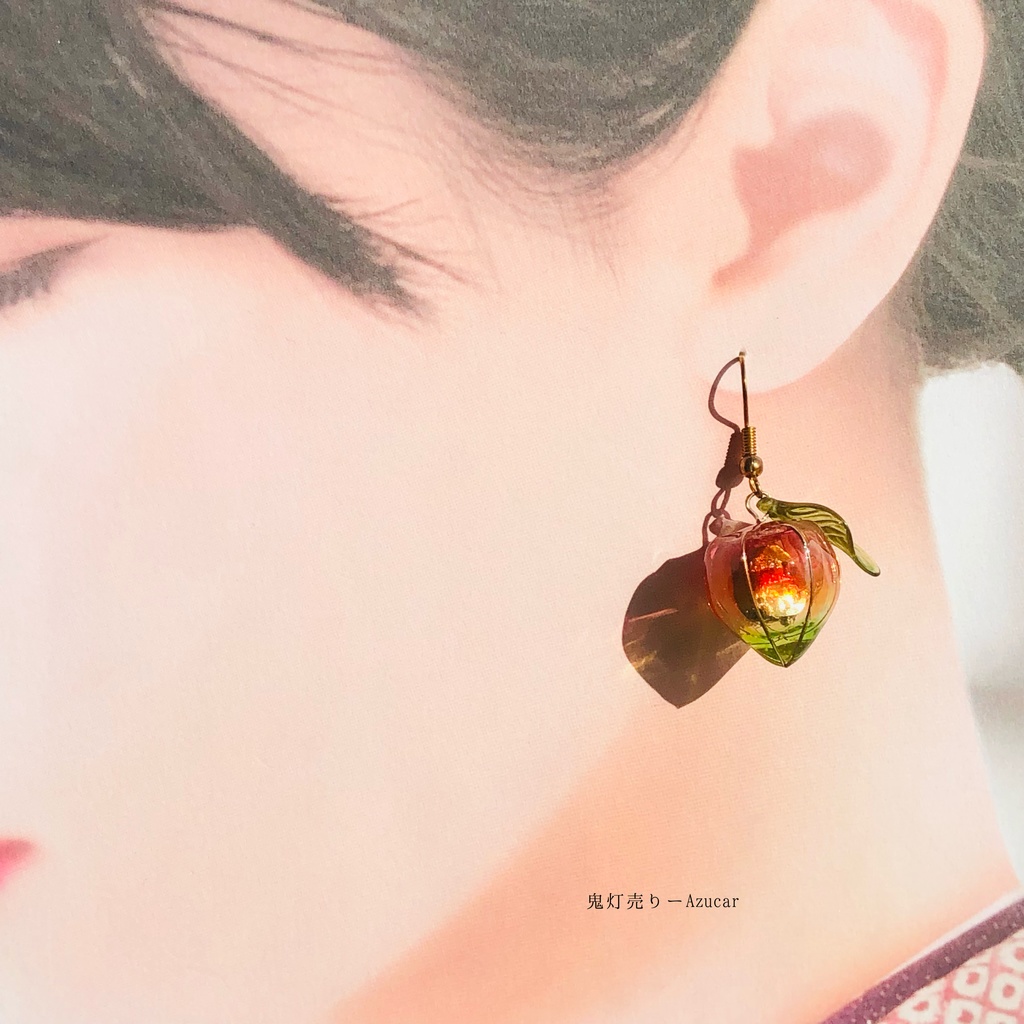 紅オレンジ黄緑の鬼灯 蓄光ホタルガラス入り、和風ピアス イヤリング 和装小物や普段使いにも★ ワイヤー使用したディップアート調レジンほおずき☆
