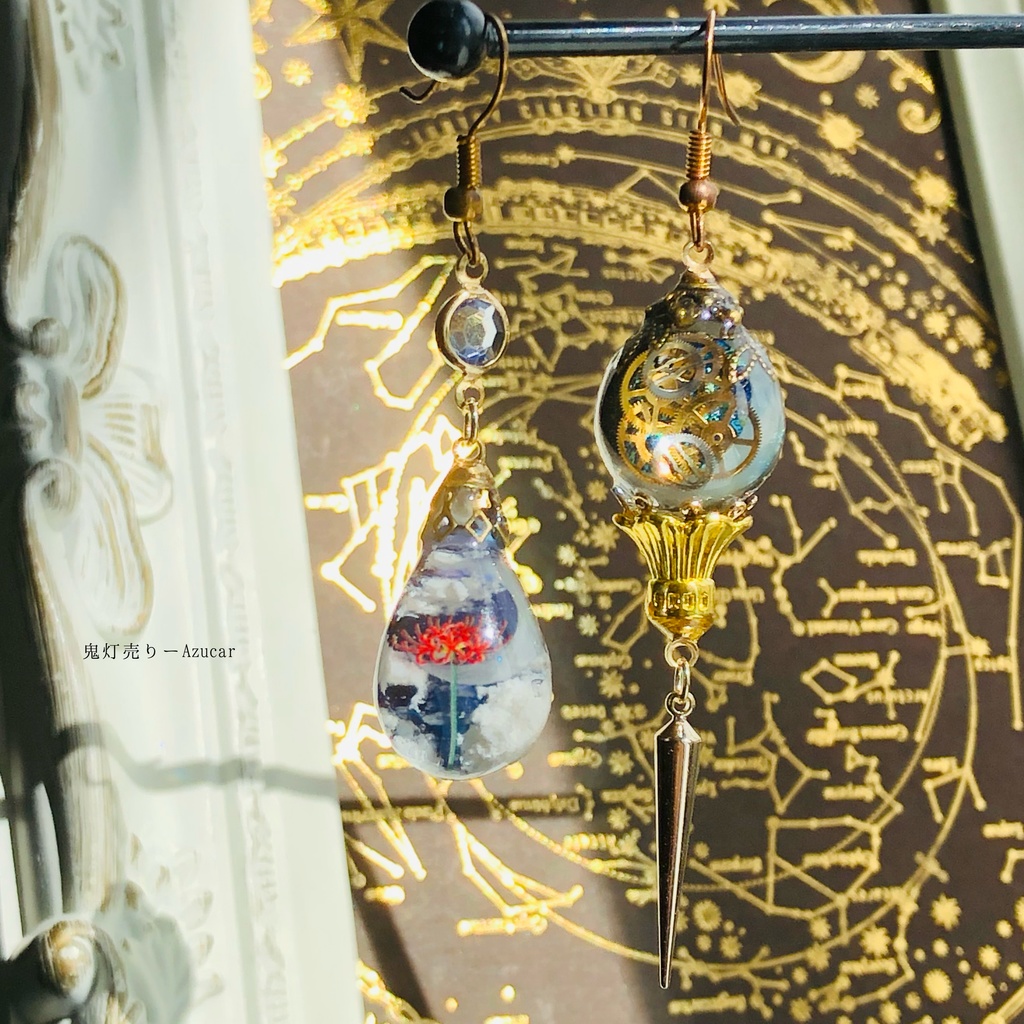 スチームパンク蓄光ランタンと雲レジンと彼岸花の魔法使いピアス イヤリング