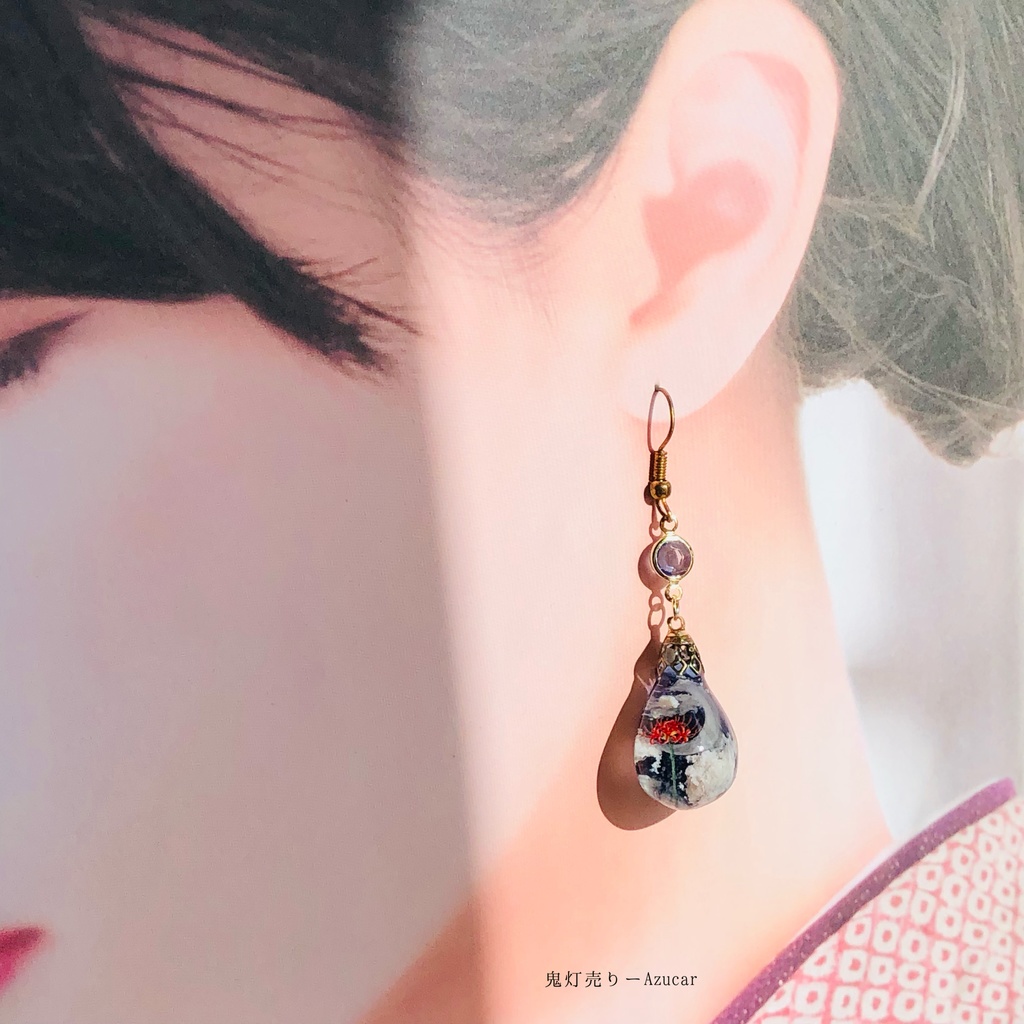 スチームパンク蓄光ランタンと雲レジンと彼岸花の魔法使いピアス イヤリング