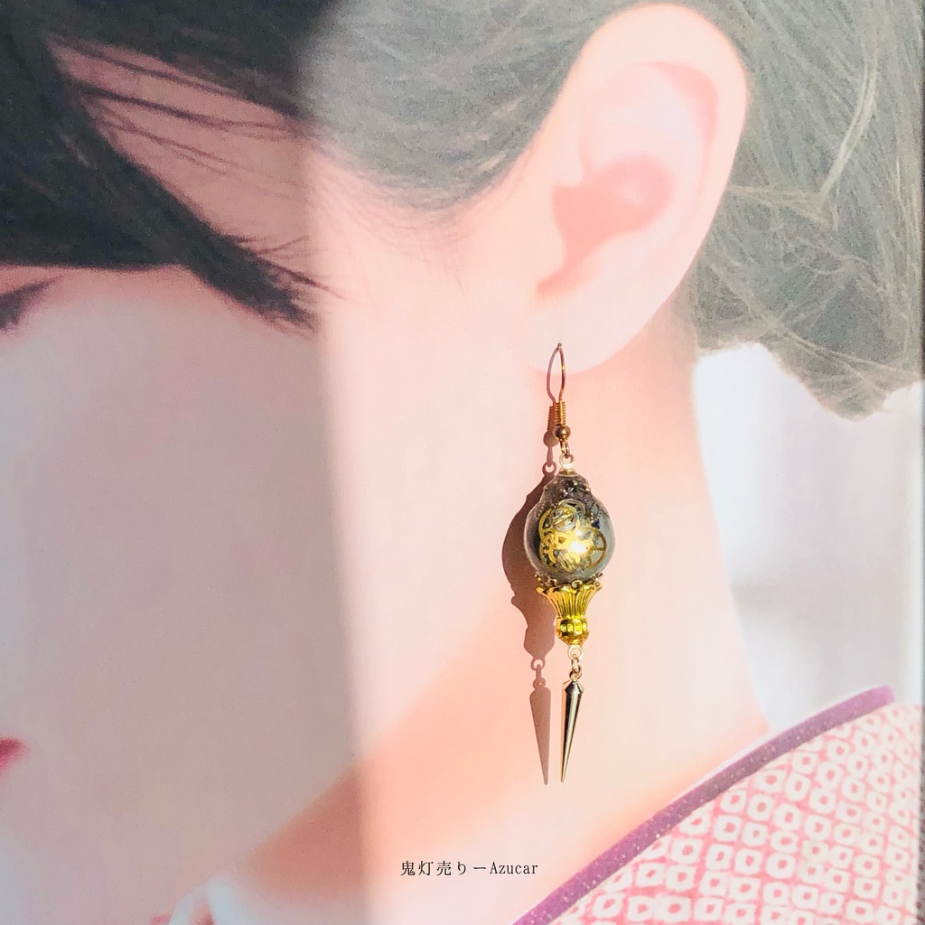 スチームパンク蓄光ランタンと雲レジンと彼岸花の魔法使いピアス イヤリング