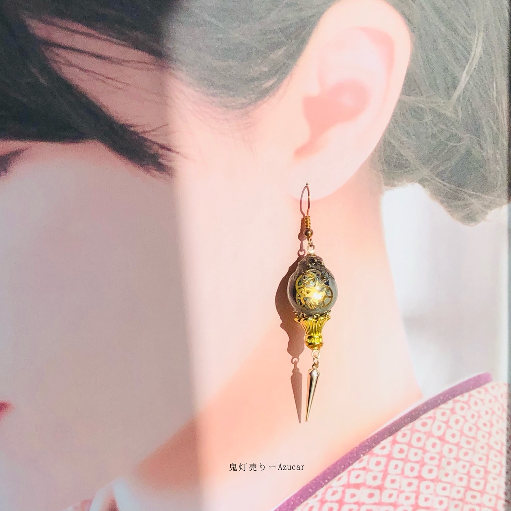 スチームパンク蓄光ランタンと雲レジンと彼岸花の魔法使いピアス イヤリング