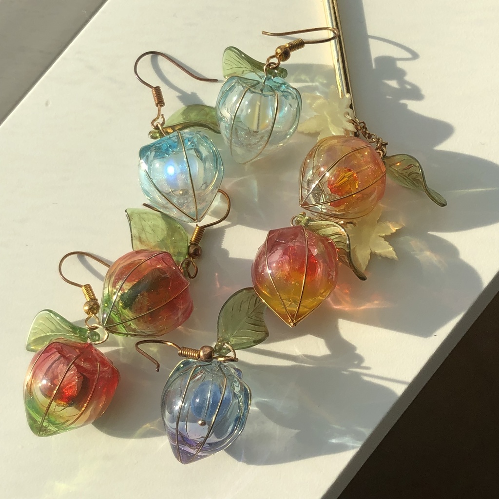 氷のグラデーション鬼灯レジン ワイヤー使用ディップアート調 和風ピアス イヤリング 和装小物や普段使いにも★