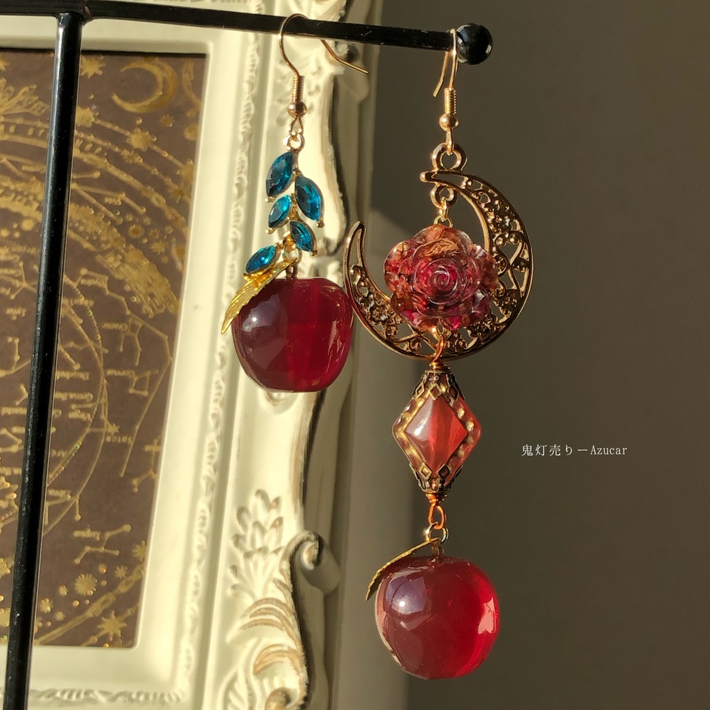 紅林檎とドライフラワー赤薔薇とダイヤのゴシックピアス イヤリング★