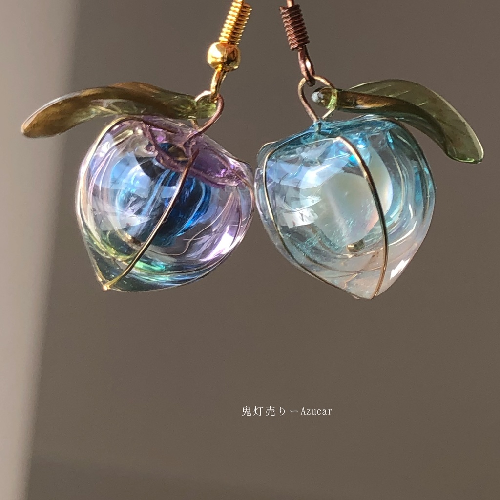 紅オレンジと氷の鬼灯和風ピアス イヤリング レジンとワイヤー使ったディップアート調☆ 和装小物や普段使いにも☆ 砂糖ビーズに淡水パール付き | レジン  とびつき猫と彼岸花 和風イヤリング | oxygencycles.in
