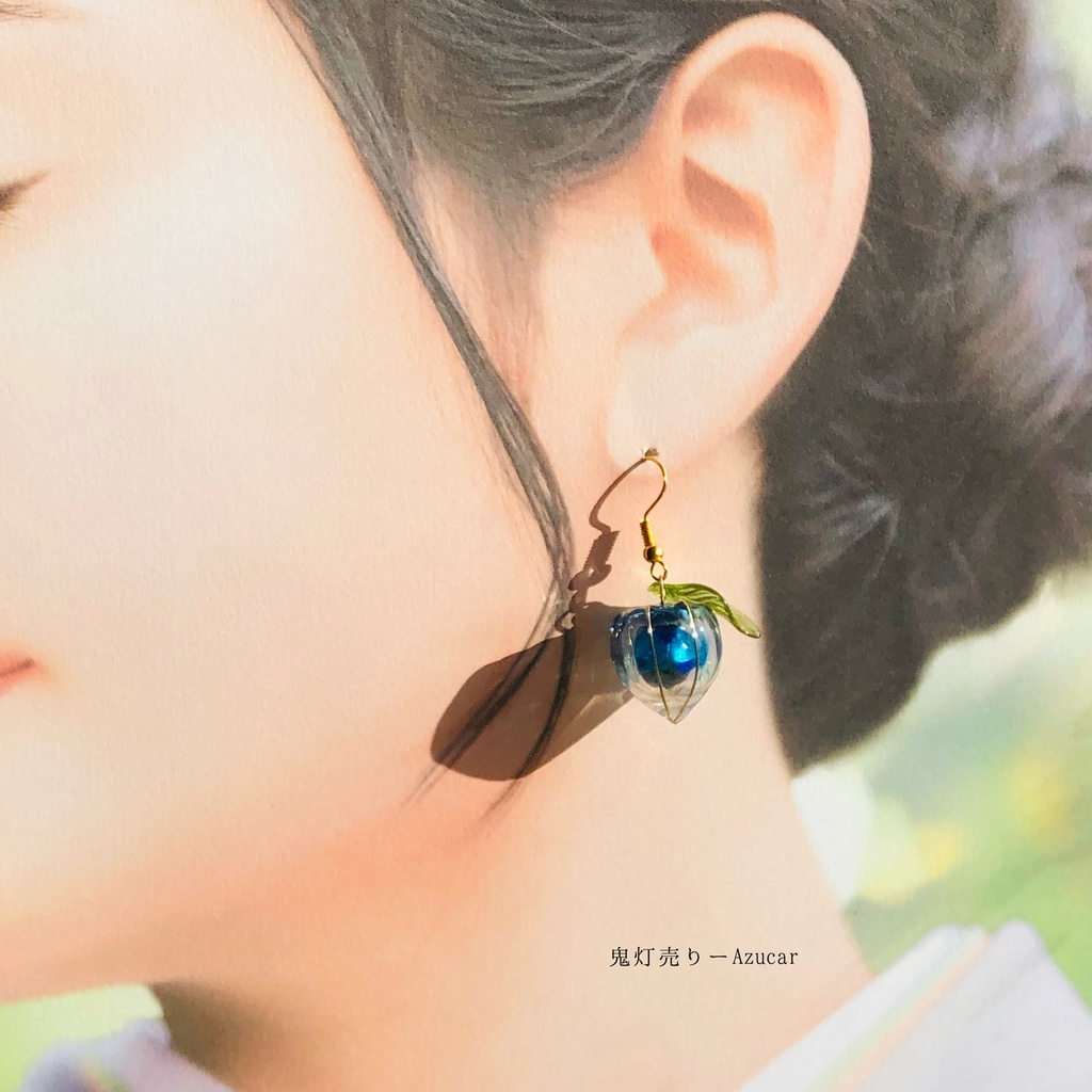 氷と蓄光蒼鬼灯レジン ワイヤー使用ディップアート調 和風ピアス イヤリング 和装小物や普段使いにも★