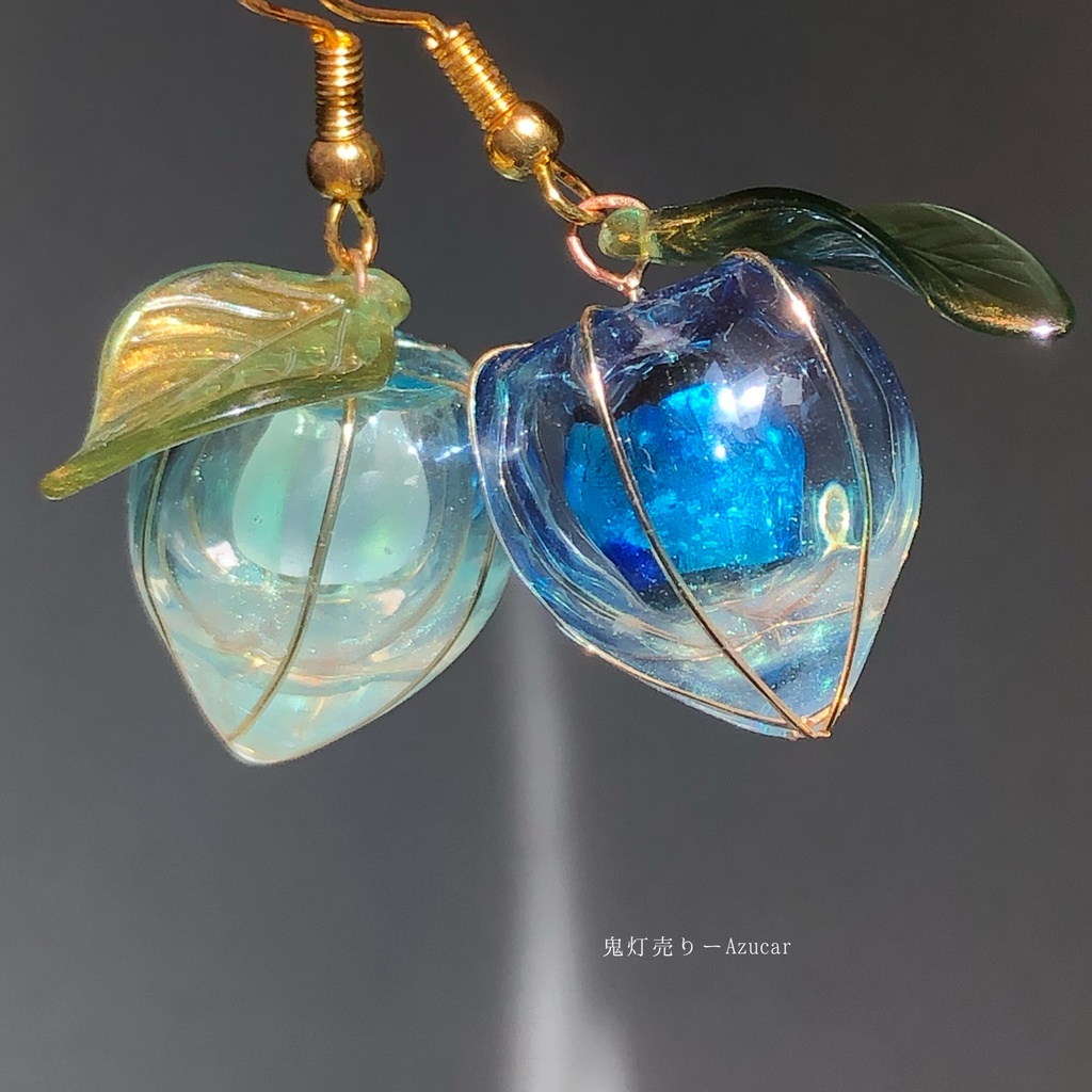 氷と蓄光蒼鬼灯レジン ワイヤー使用ディップアート調 和風ピアス イヤリング 和装小物や普段使いにも★