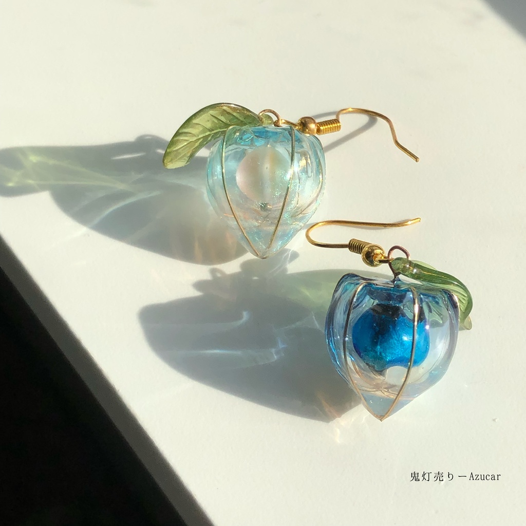 氷と蓄光蒼鬼灯レジン ワイヤー使用ディップアート調 和風ピアス イヤリング 和装小物や普段使いにも★