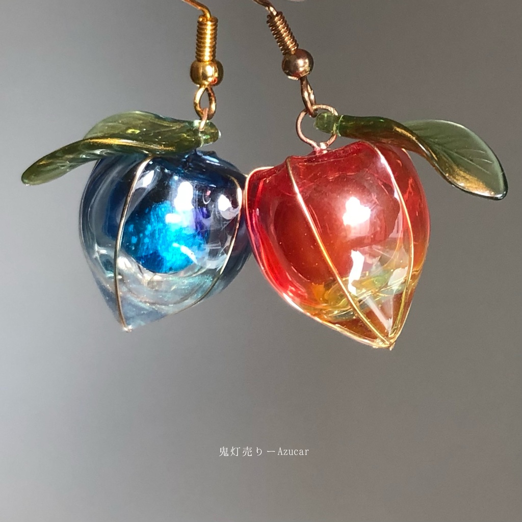 鬼灯と戯れる金魚 蓮と唐草と桜 レジンほおずき 和装 ピアス