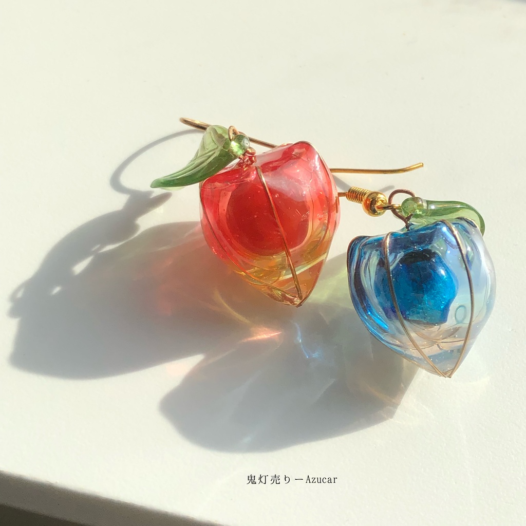 紅オレンジほおずきと蓄光蒼鬼灯レジン ワイヤー使用ディップアート調 和風ピアス イヤリング 和装小物や普段使いにも★