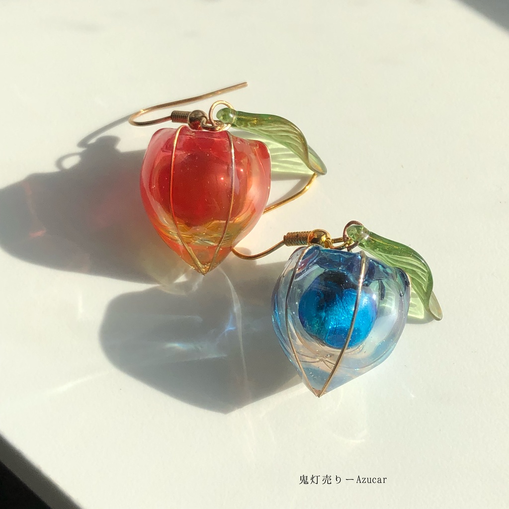 紅オレンジほおずきと蓄光蒼鬼灯レジン ワイヤー使用ディップアート調 和風ピアス イヤリング 和装小物や普段使いにも★