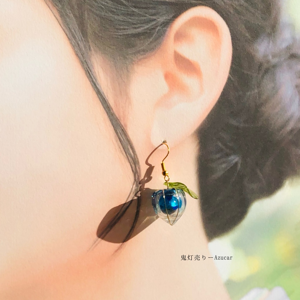 紅オレンジほおずきと蓄光蒼鬼灯レジン ワイヤー使用ディップアート調 和風ピアス イヤリング 和装小物や普段使いにも★