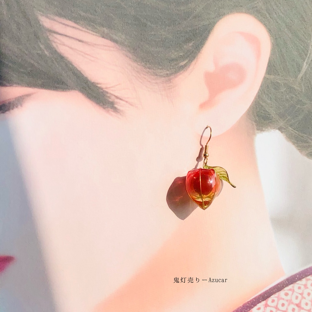 紅オレンジほおずきと蓄光蒼鬼灯レジン ワイヤー使用ディップアート調 和風ピアス イヤリング 和装小物や普段使いにも★