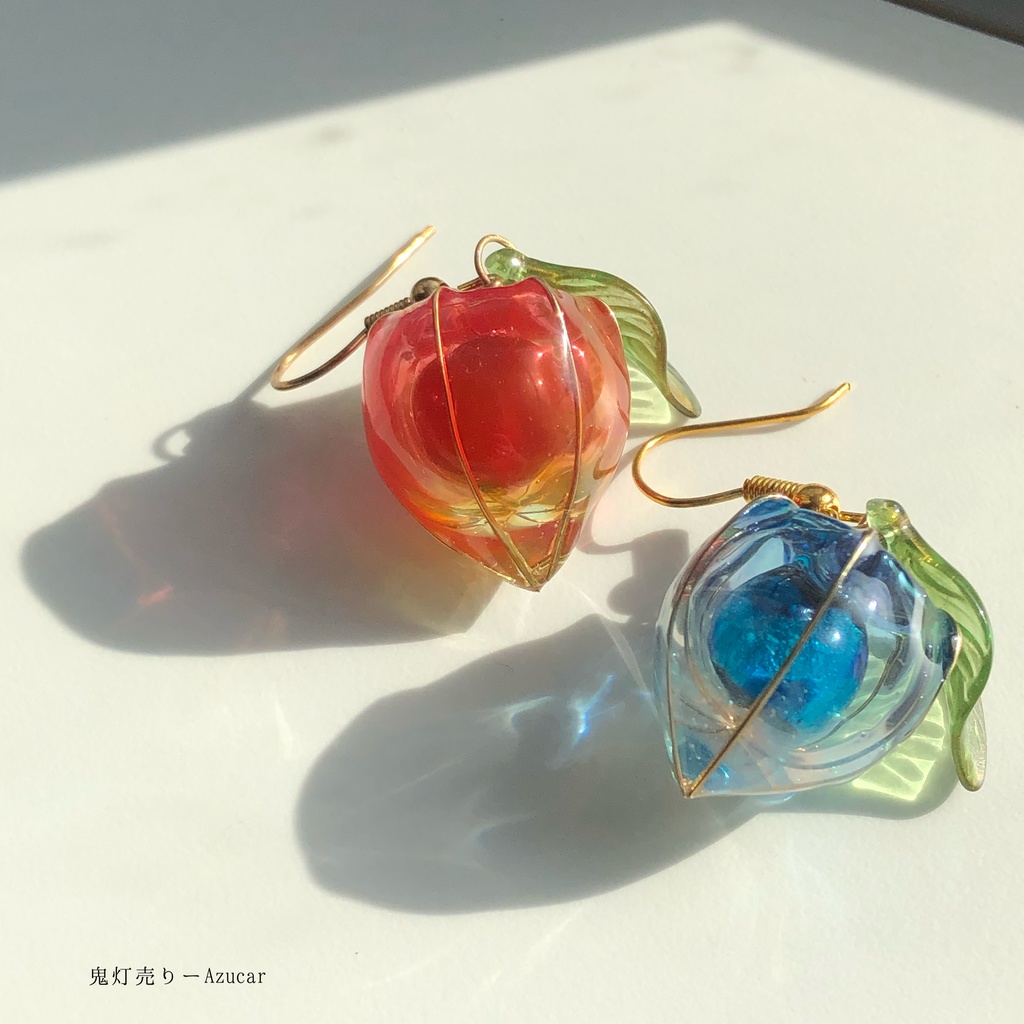 紅オレンジほおずきと蓄光蒼鬼灯レジン ワイヤー使用ディップアート調 和風ピアス イヤリング 和装小物や普段使いにも★