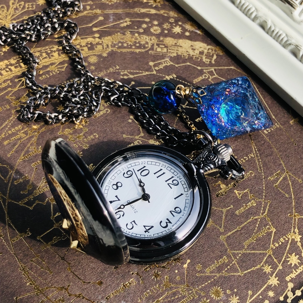 ★星空と歯車と星の蓄光宇宙レジンオルゴナイトフローライト付きの懐中時計☆アクアマリンversion☆