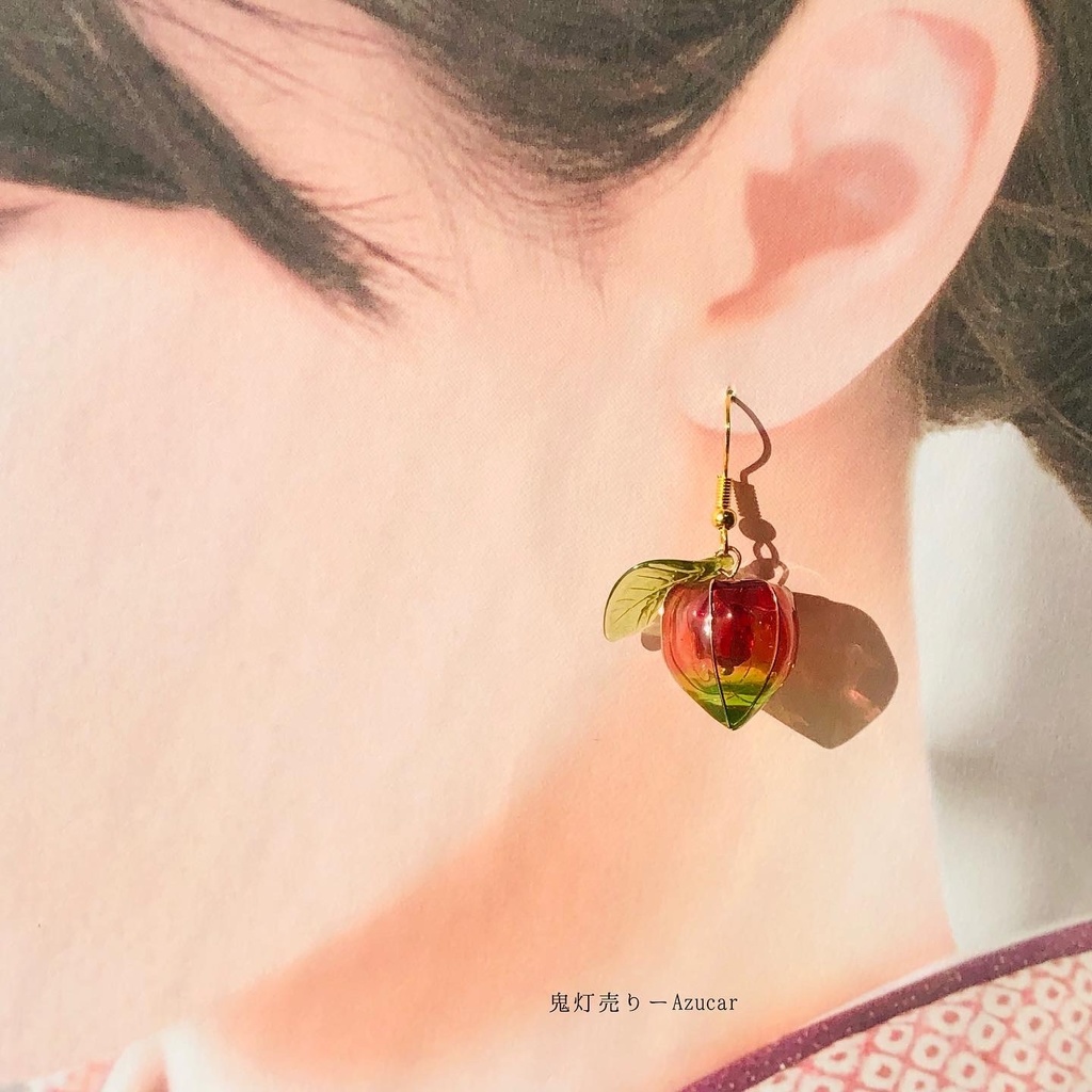 紅オレンジ鬼灯と青紫鬼灯の和風ピアス イヤリング レジンとワイヤー使ったディップアート調☆