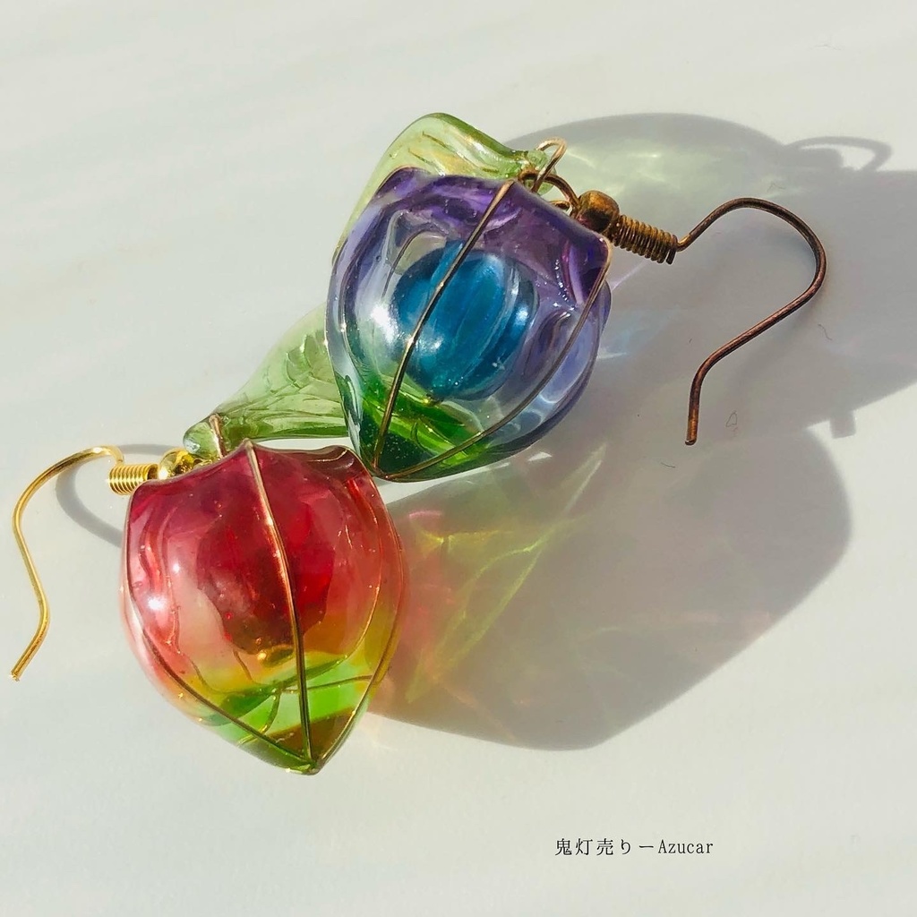 紅オレンジ鬼灯と青紫鬼灯の和風ピアス イヤリング レジンとワイヤー使ったディップアート調☆