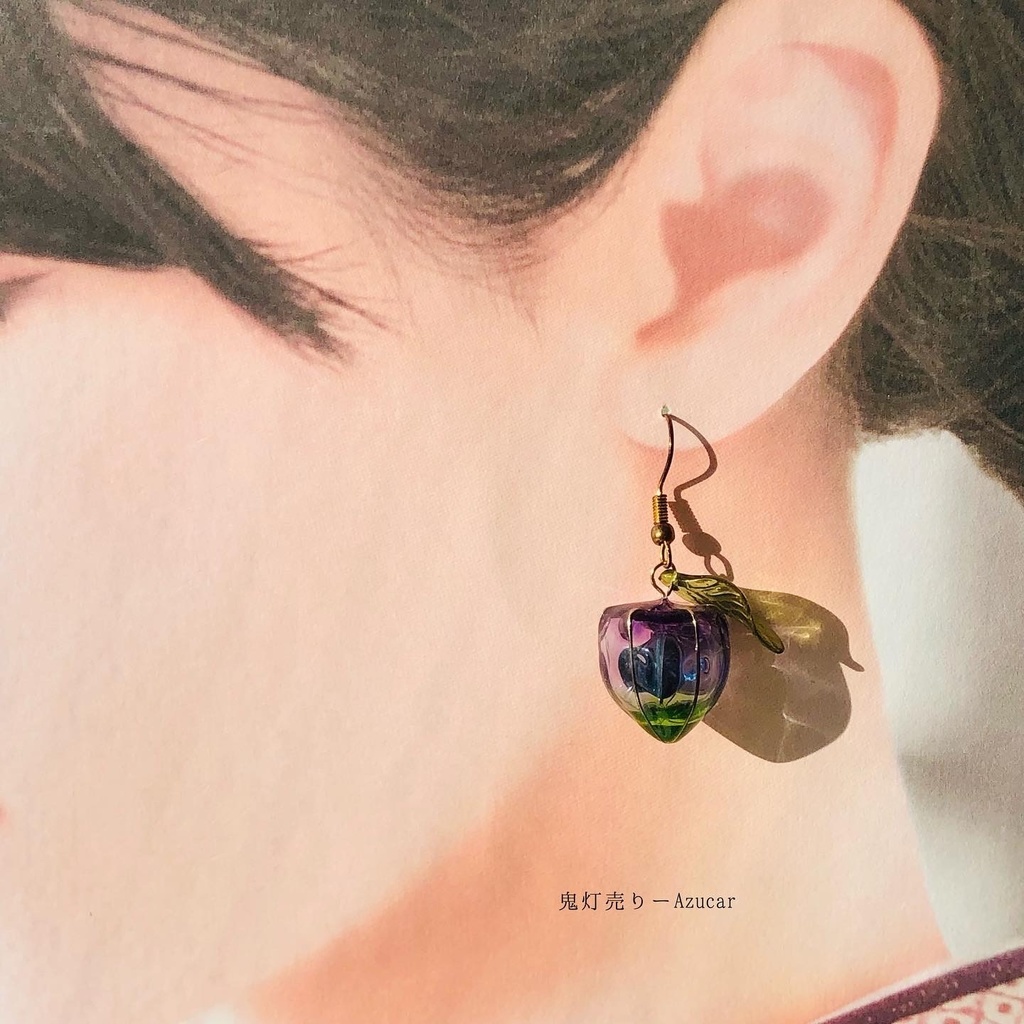 紅オレンジ鬼灯と青紫鬼灯の和風ピアス イヤリング レジンとワイヤー使ったディップアート調☆