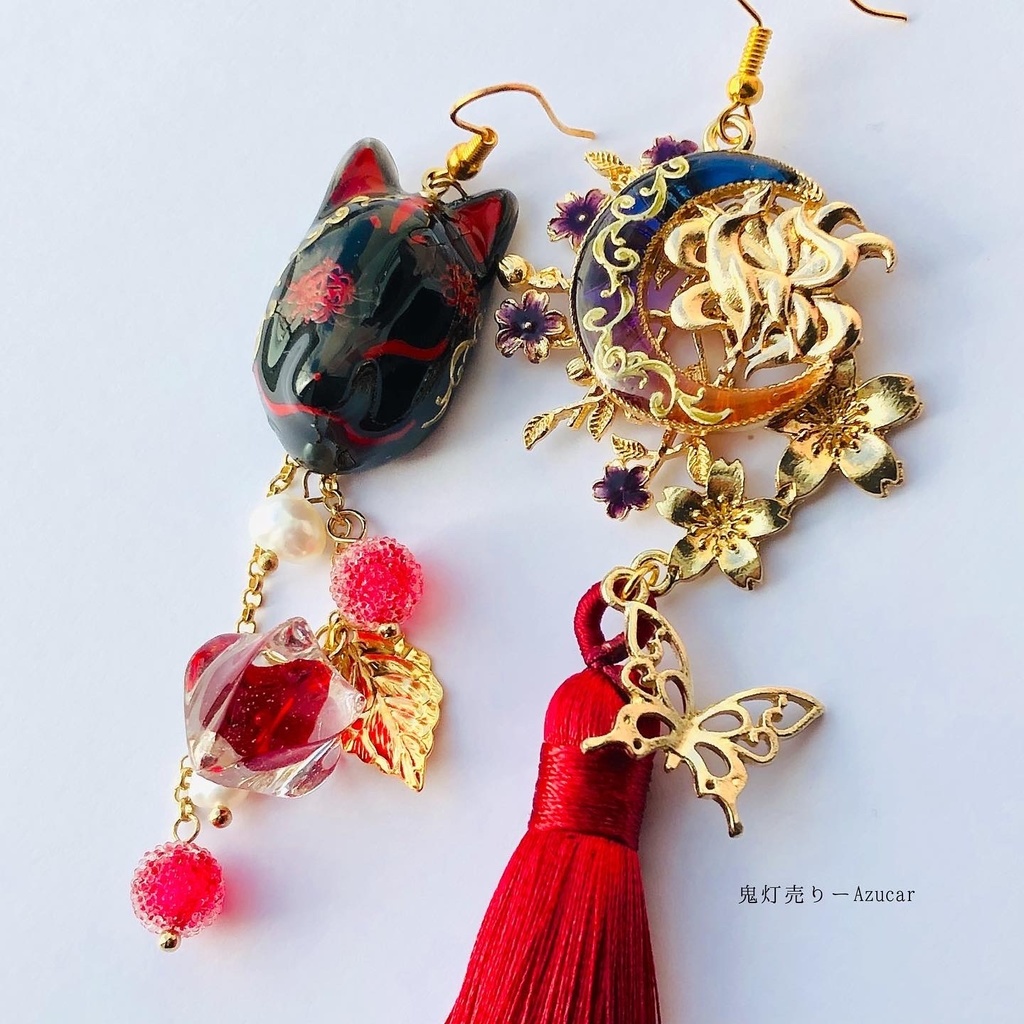 彼岸花柄の狐面と鬼灯と九尾狐、タッセルの和風ピアス イヤリング