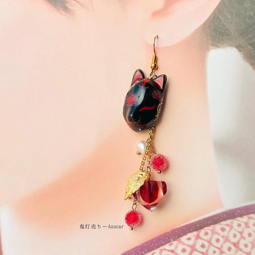 彼岸花柄の狐面と鬼灯と九尾狐、タッセルの和風ピアス イヤリング