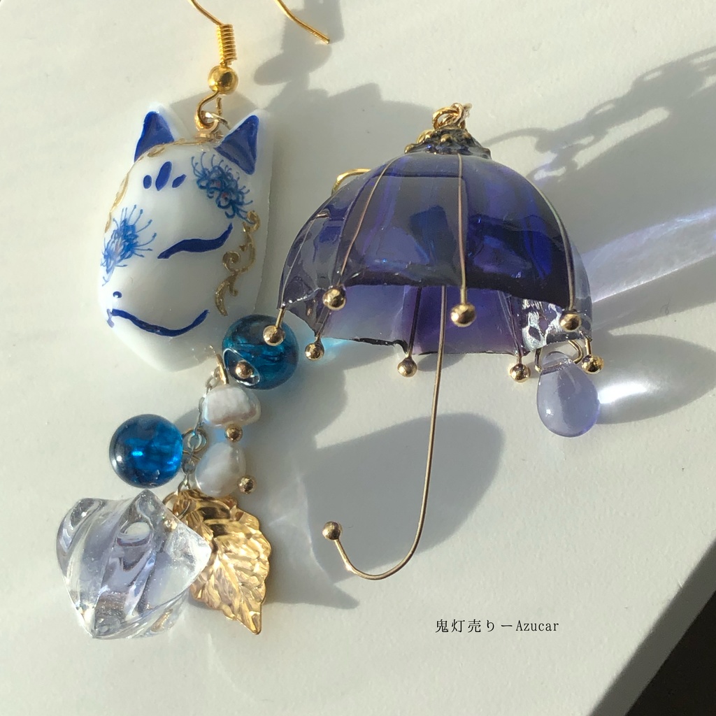 狐の嫁入り 彼岸花柄の狐面と鬼灯と傘の和風ピアス イヤリング