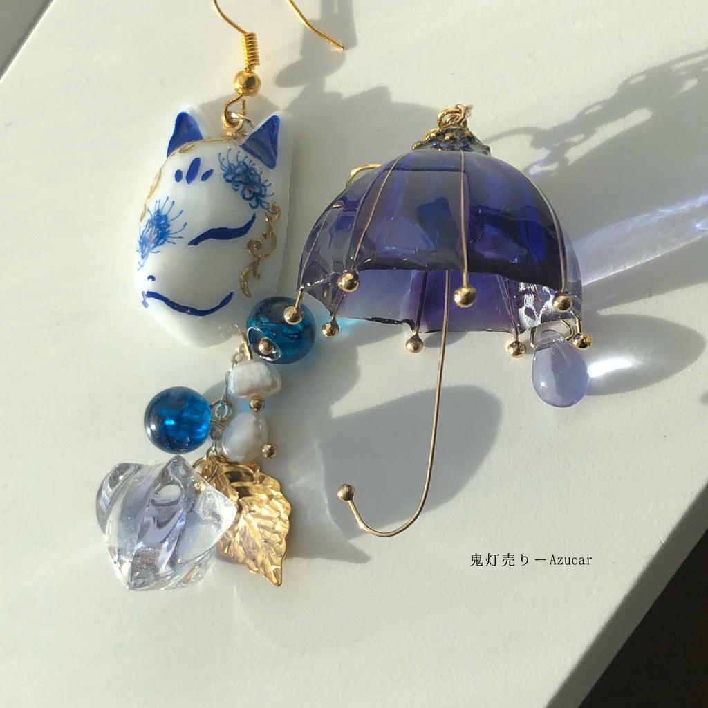 狐の嫁入り 彼岸花柄の狐面と鬼灯と傘の和風ピアス イヤリング
