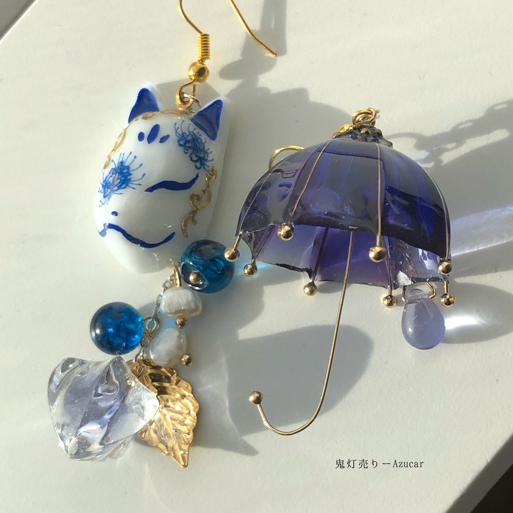 狐の嫁入り 彼岸花柄の狐面と鬼灯と傘の和風ピアス イヤリング