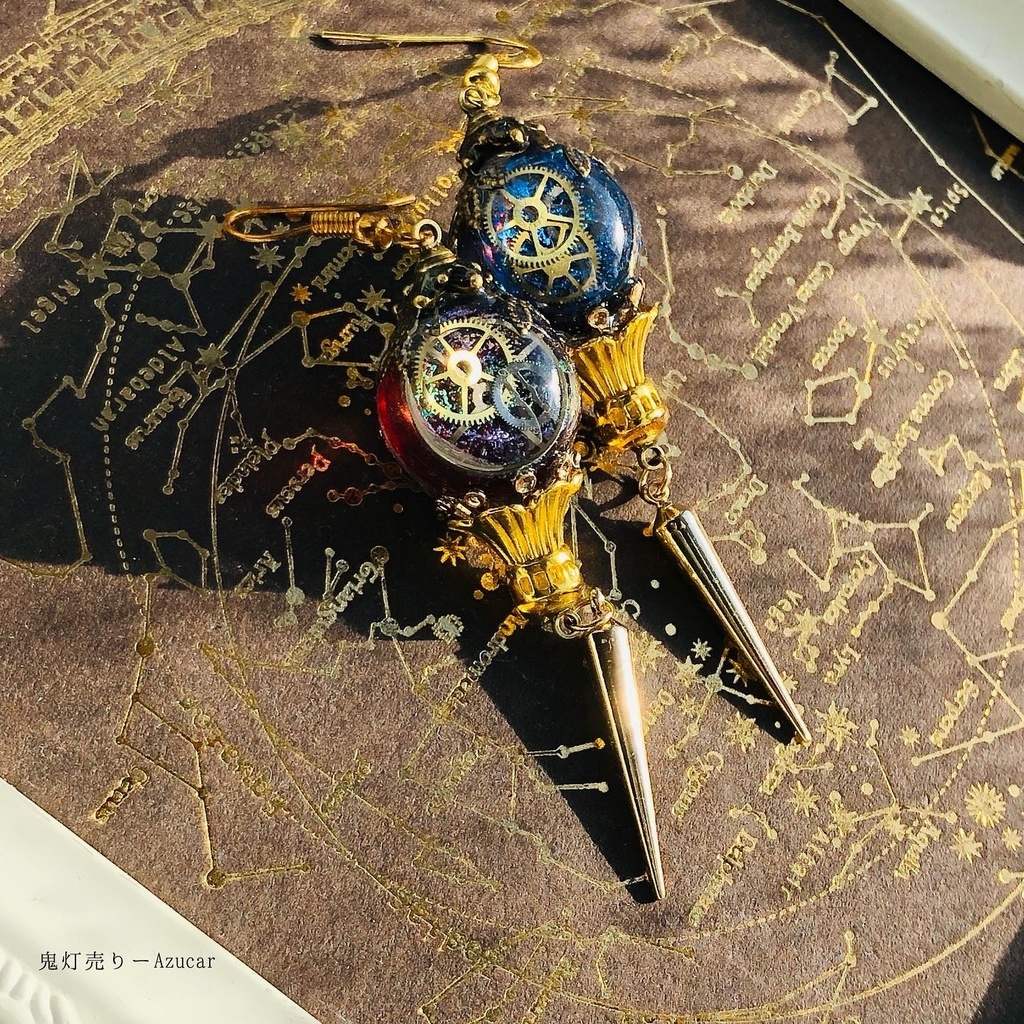 魔法陣と歯車ランタンのスチームパンク ピアス イヤリング★星空と黄昏夕焼け空の球体宇宙レジン メンズアクセサリーにも★