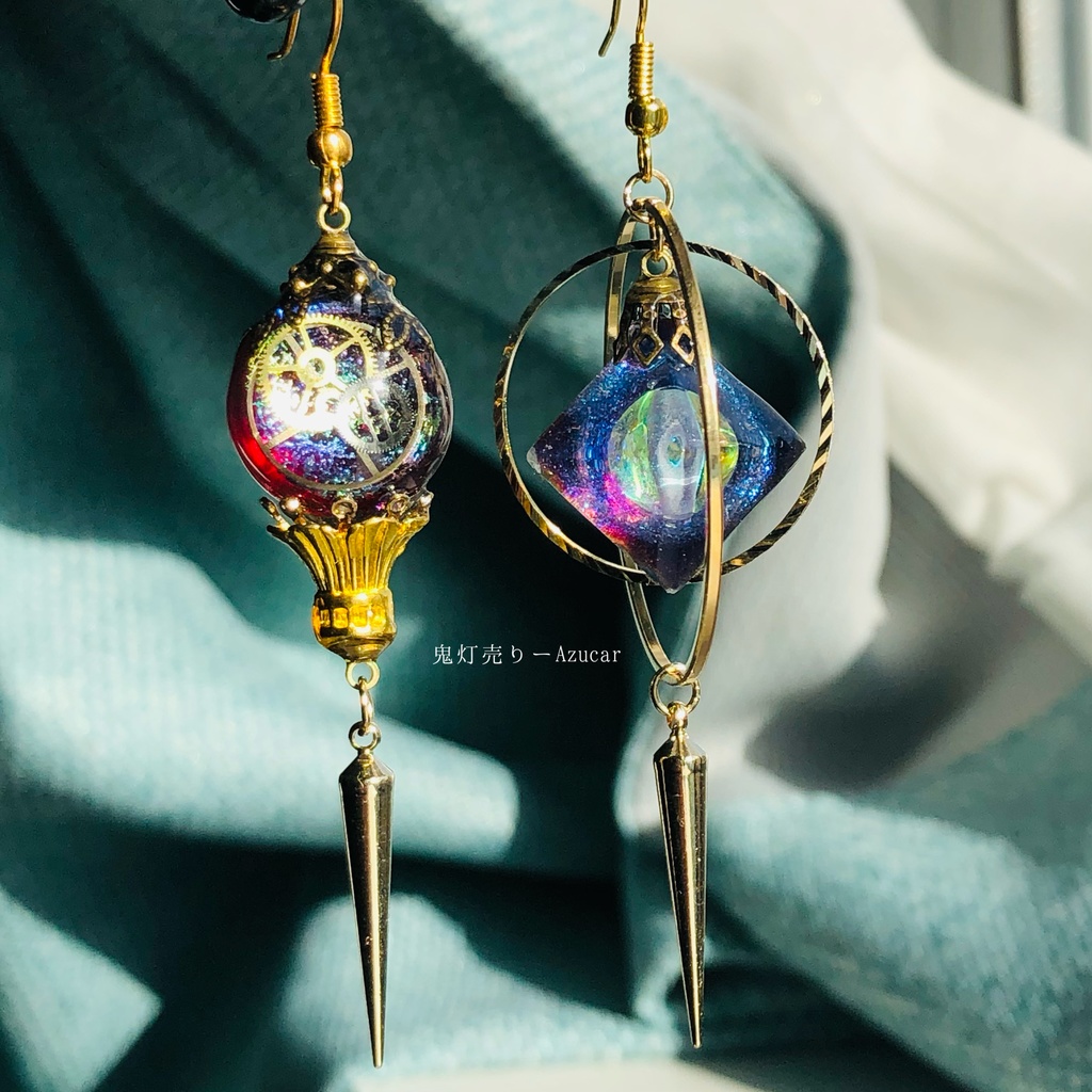 魔法陣の歯車ランタンと蛍石天球儀のスチームパンク ピアス イヤリング★星空と黄昏夕焼け空の球体宇宙レジン メンズアクセサリーにも★