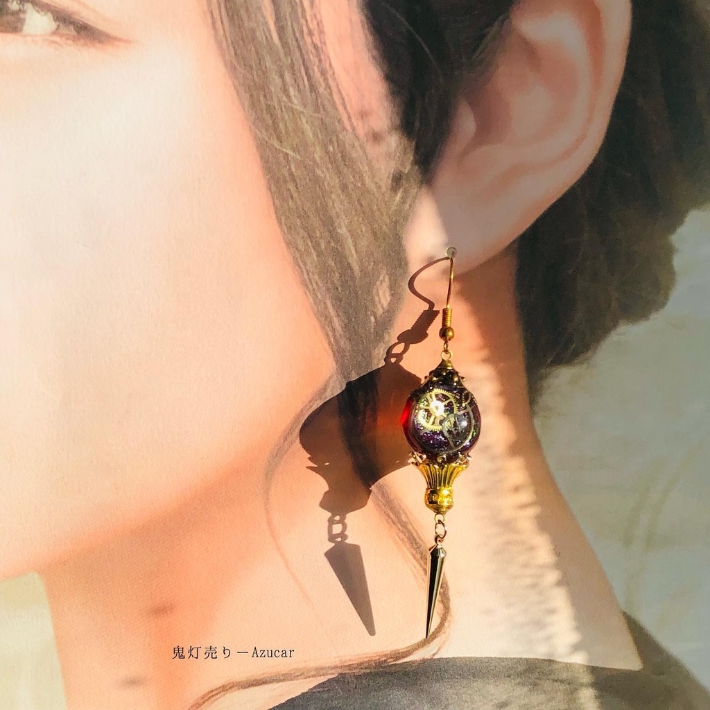 魔法陣の歯車ランタンと蛍石天球儀のスチームパンク ピアス イヤリング★星空と黄昏夕焼け空の球体宇宙レジン メンズアクセサリーにも★