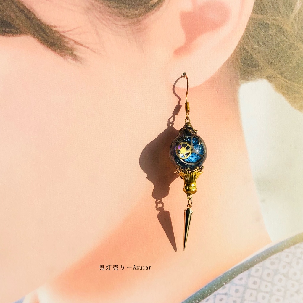 三日月天球儀と魔法陣ランタンのスチームパンクピアス イヤリング