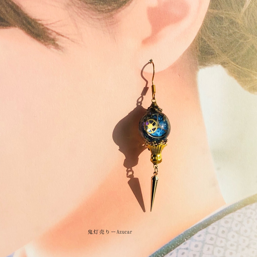 三日月天球儀と魔法陣ランタンのスチームパンクピアス イヤリング