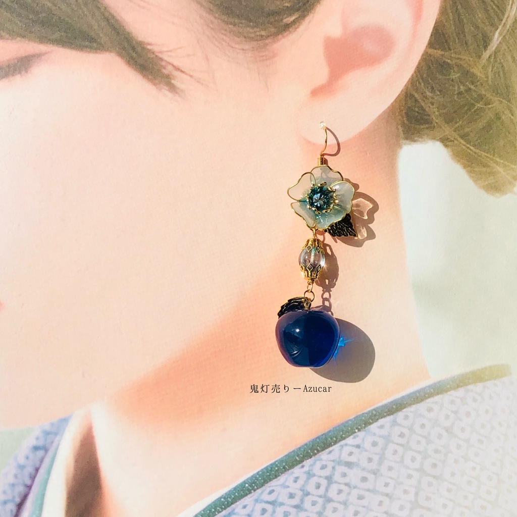 水色桜と青リンゴの和風ピアス イヤリング レジンとワイヤー使ったディップアート、マニキュアフラワー調☆