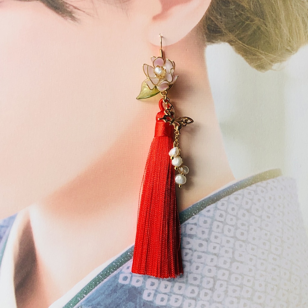 紅金魚と鬼灯と蓮の和風ピアス イヤリング 蝶々と淡水パール、ロングタッセル付き 着物や袴 成人式の和装小物にも★