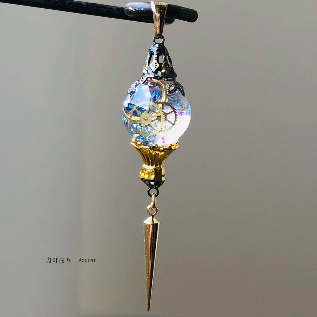 僕は親指で月の光を隠した。 白銀versionネックレス 歯車と三日月、ランタンのスタッズ付きスチームパンク メンズアクセサリーにも★