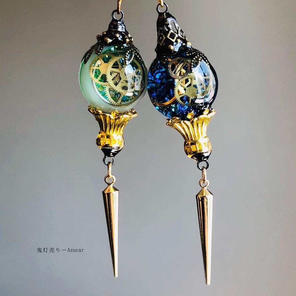 夜のランタンと歯車時計の蓄光ピアス イヤリング スチームパンク球体 宇宙 レジン オルゴナイト メンズにも★