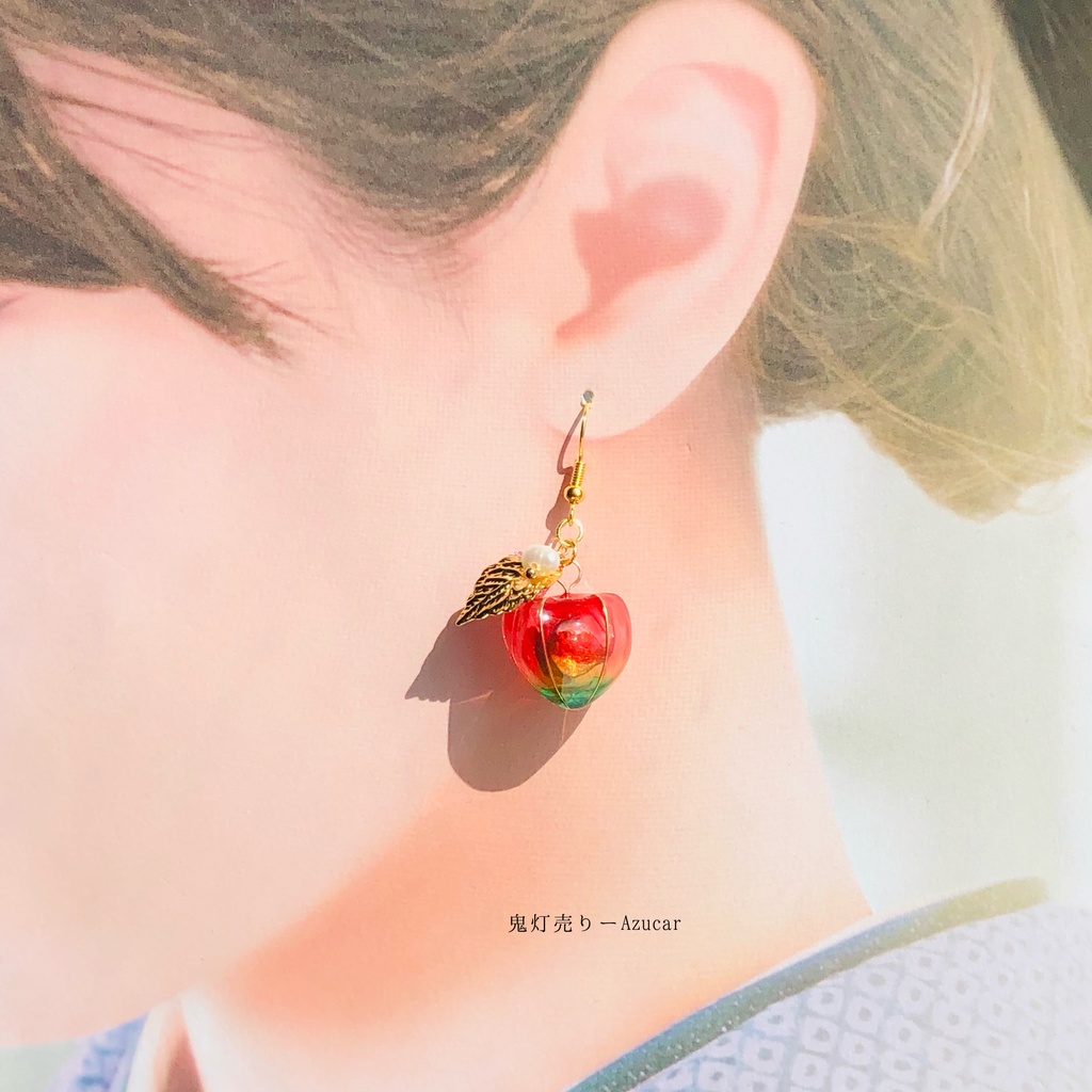 紅オレンジ黄緑の鬼灯 蓄光ホタルガラス入り、和風ピアス イヤリング 和装小物や普段使いにも★ 淡水パールと砂糖ビーズ付き☆