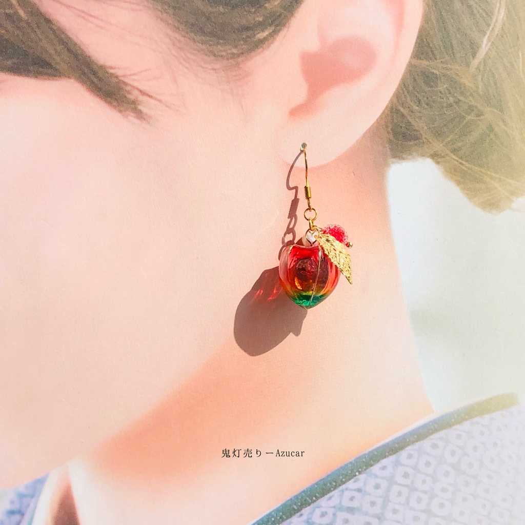 紅オレンジ黄緑の鬼灯 蓄光ホタルガラス入り、和風ピアス イヤリング 和装小物や普段使いにも★ 淡水パールと砂糖ビーズ付き☆