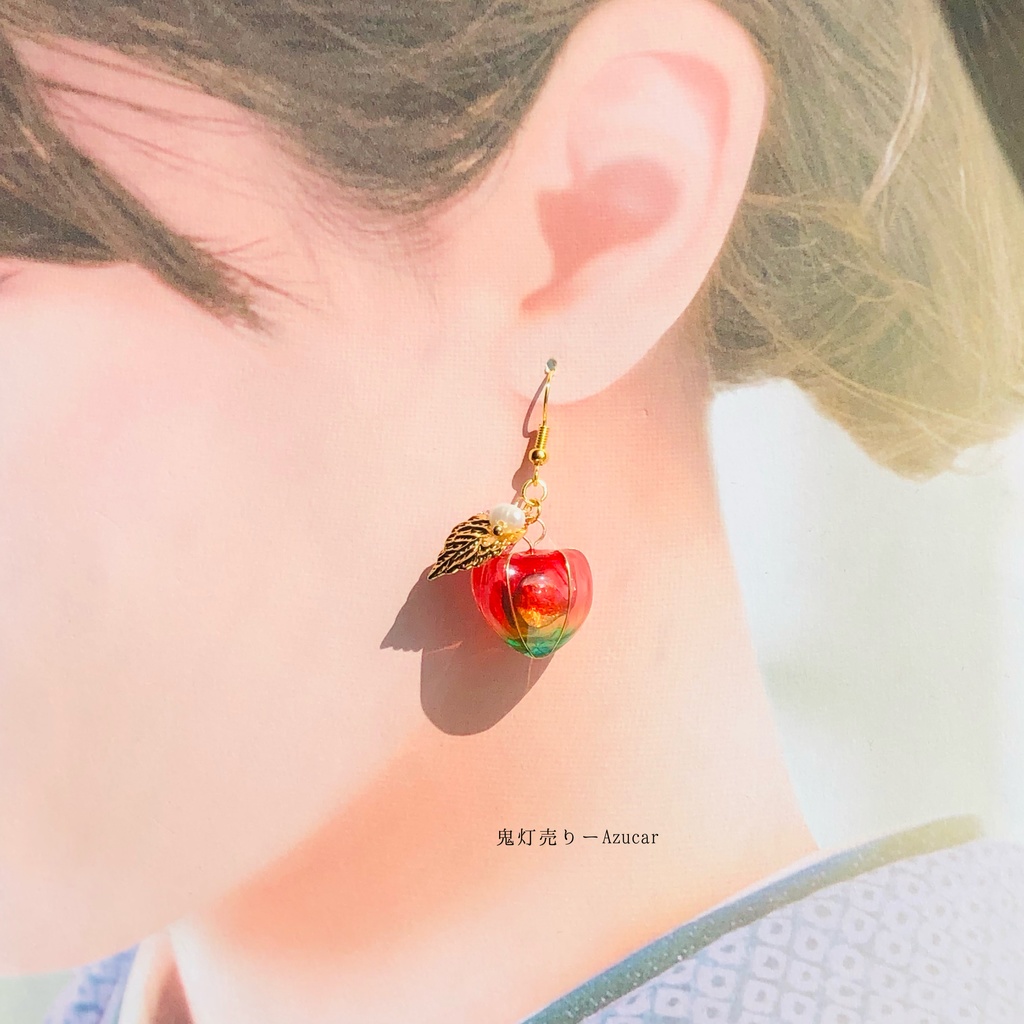 紅オレンジ黄緑の鬼灯 蓄光ホタルガラス入り、和風ピアス イヤリング 和装小物や普段使いにも★ 淡水パールと砂糖ビーズ付き☆