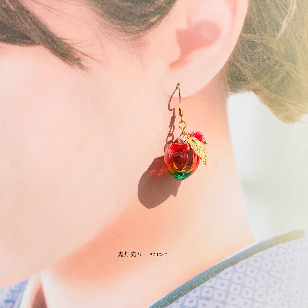 紅オレンジ黄緑の鬼灯 蓄光ホタルガラス入り、和風ピアス イヤリング 和装小物や普段使いにも★ 淡水パールと砂糖ビーズ付き☆