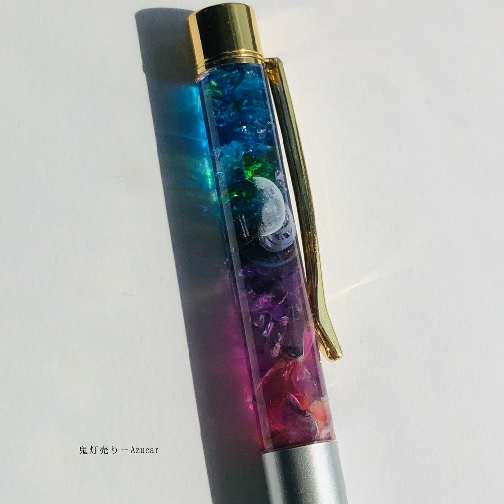 魔法使いの蓄光オルゴナイトボールペン 夕暮れ時の上弦の月 琉球ガラス、歯車、天然石のオリジナルボールペン