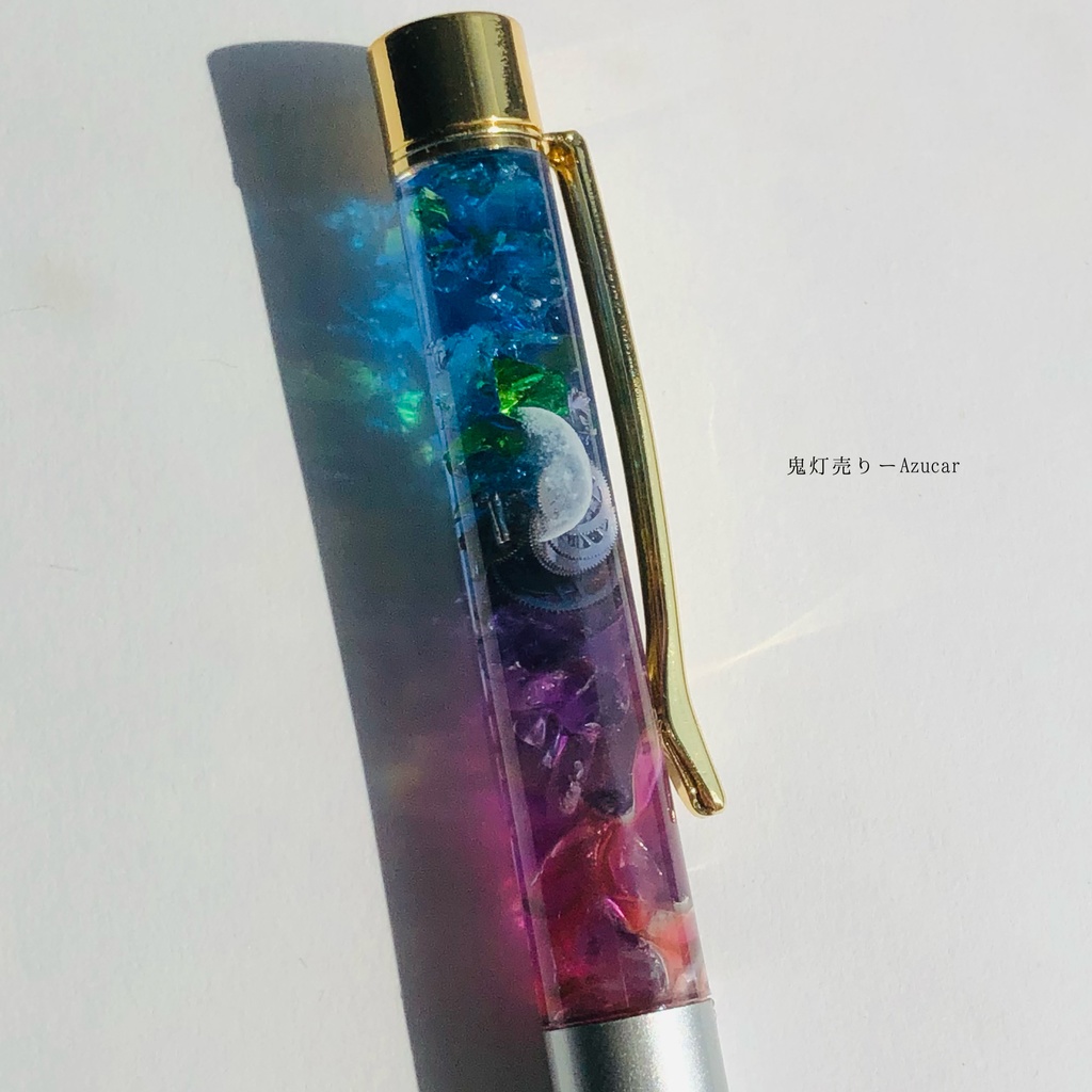 魔法使いの蓄光オルゴナイトボールペン 夕暮れ時の上弦の月 琉球ガラス、歯車、天然石のオリジナルボールペン