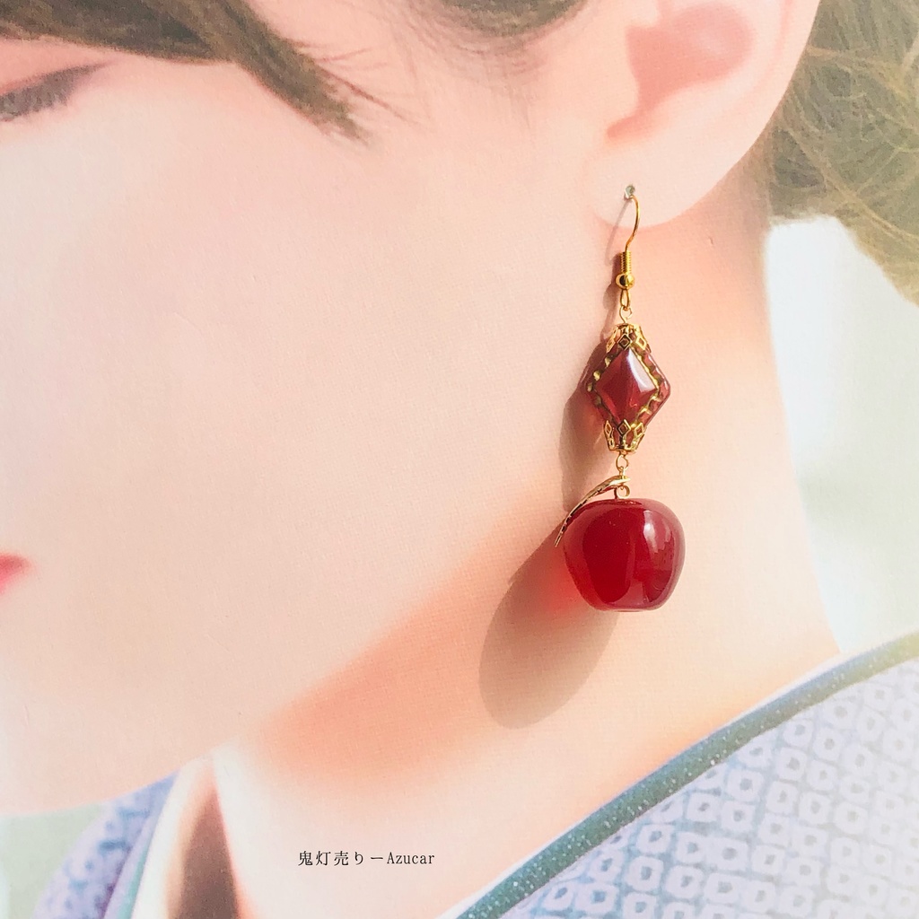 紅林檎とドライフラワー赤薔薇とダイヤ、三日月のゴシックピアス イヤリング★