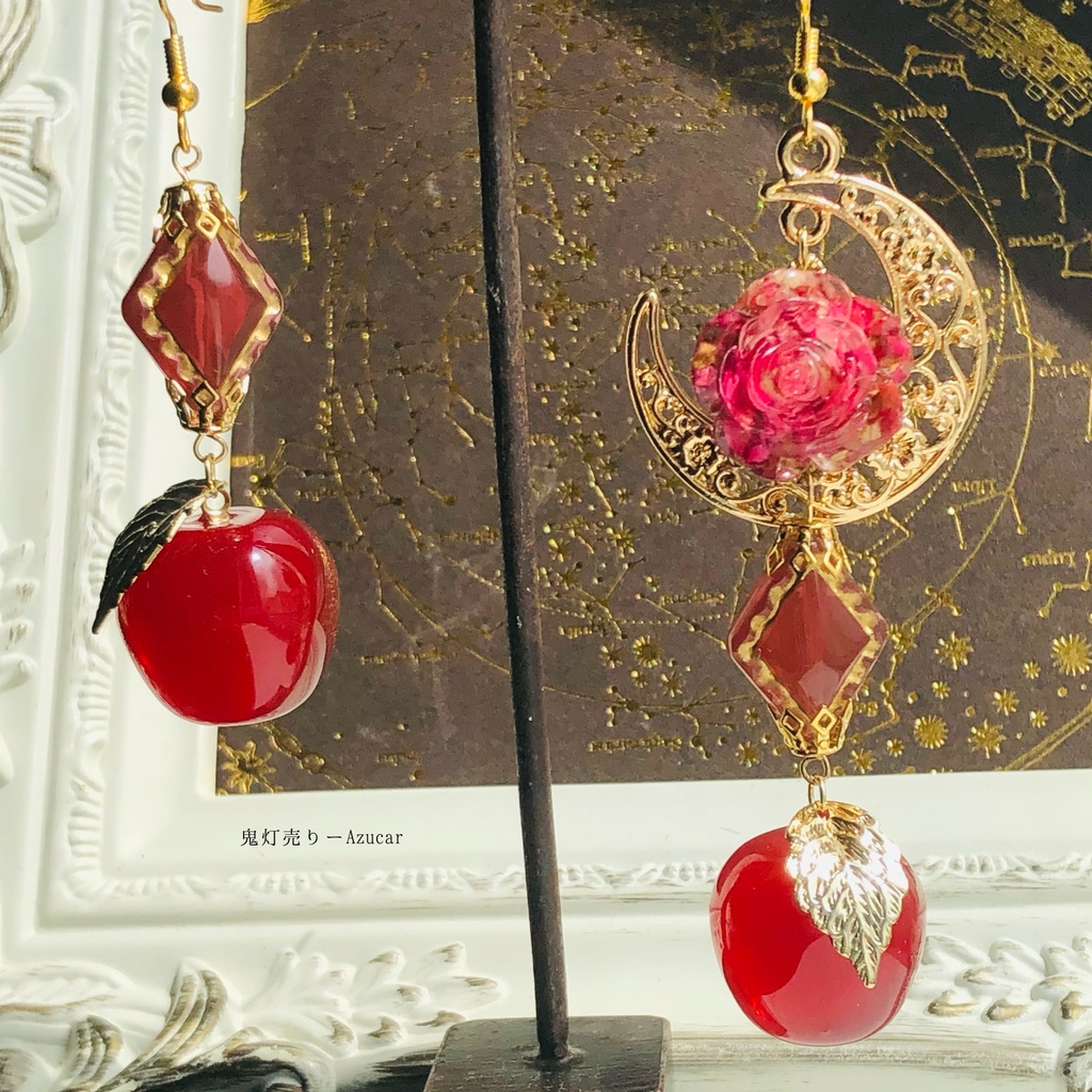 紅林檎とドライフラワー赤薔薇とダイヤ、三日月のゴシックピアス イヤリング★