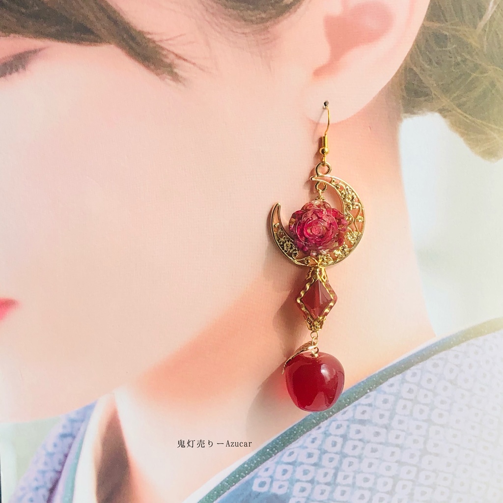 紅林檎とドライフラワー赤薔薇とダイヤ、三日月のゴシックピアス イヤリング★