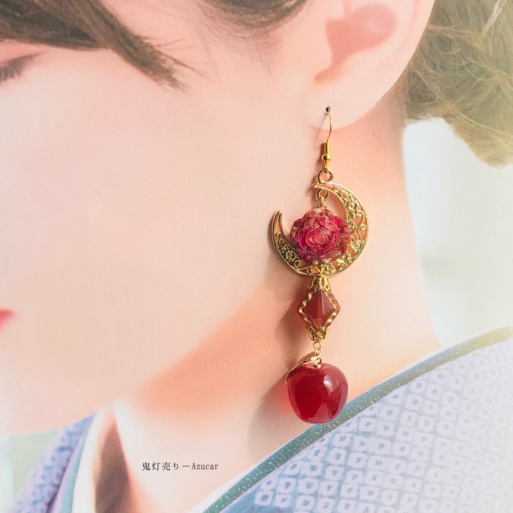 紅林檎とドライフラワー赤薔薇とダイヤ、三日月のゴシックピアス イヤリング★