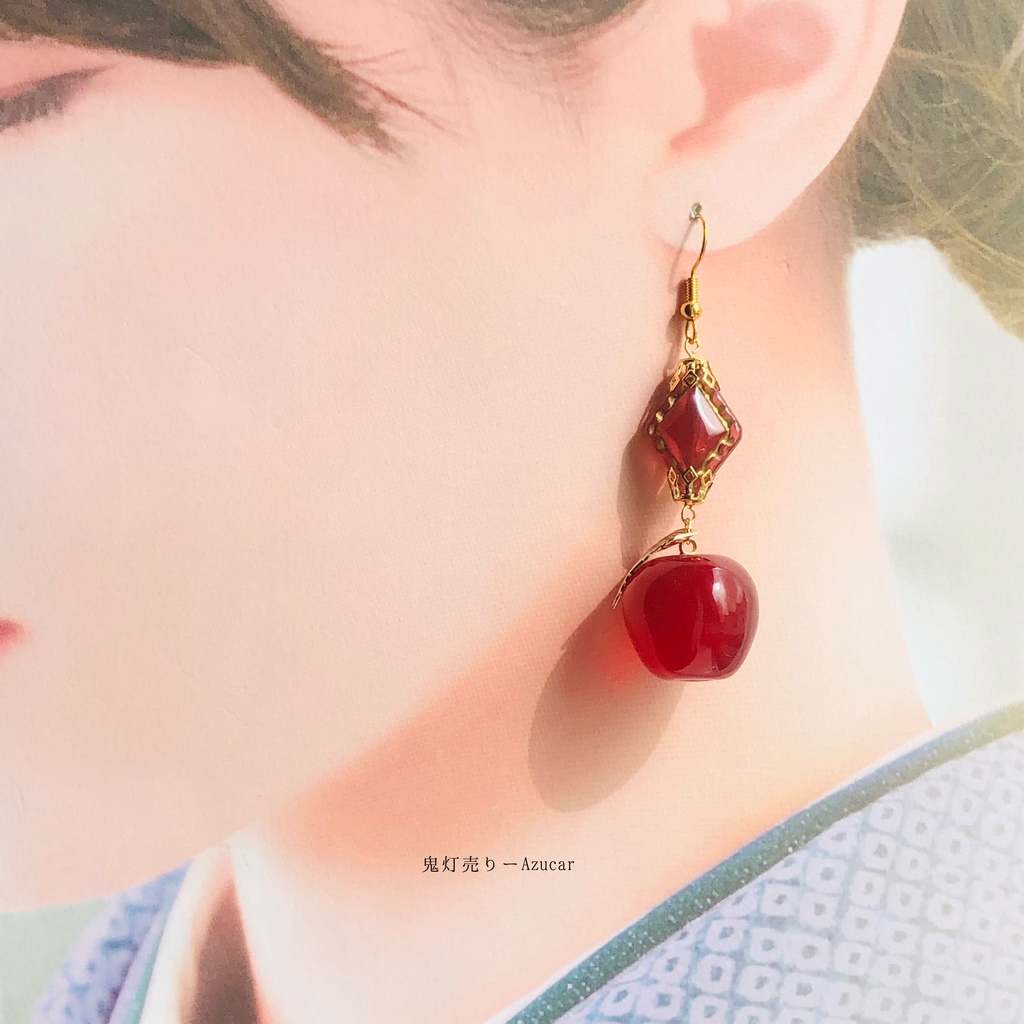 紅林檎とドライフラワー赤薔薇とダイヤ、三日月のゴシックピアス イヤリング★